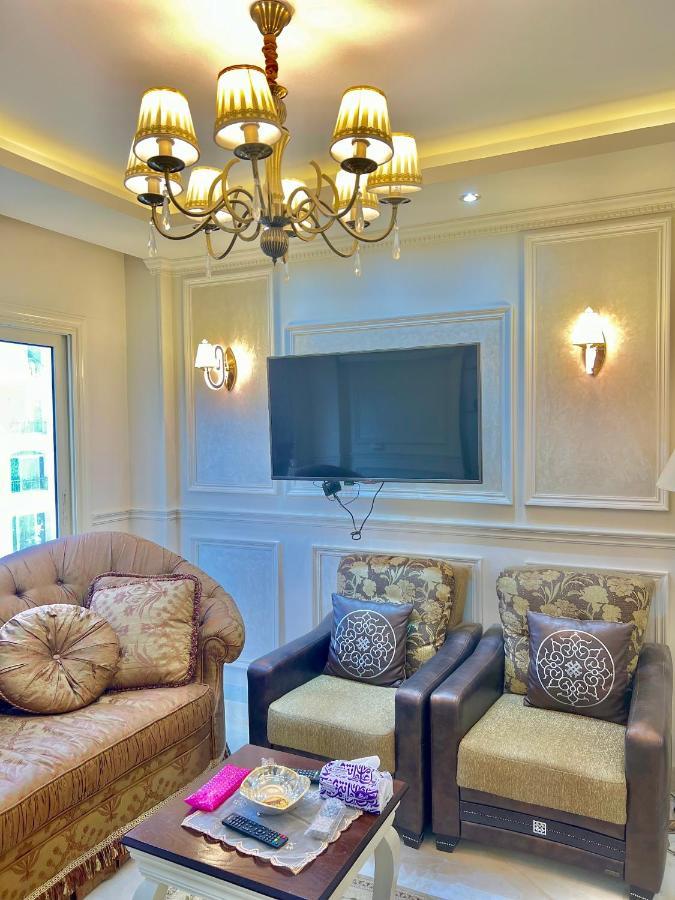 Ultra Luxury 3br With Pools ,sports ,dining In Gated Compound, Close To Sites Le Caire