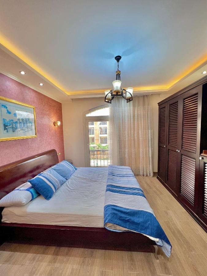 Ultra Luxury 3br With Pools ,sports ,dining In Gated Compound, Close To Sites Appartement Le Caire