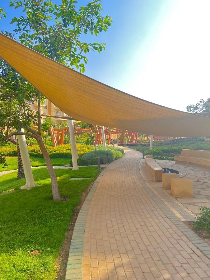 Ultra Luxury 3br With Pools ,sports ,dining In Gated Compound, Close To Sites Le Caire