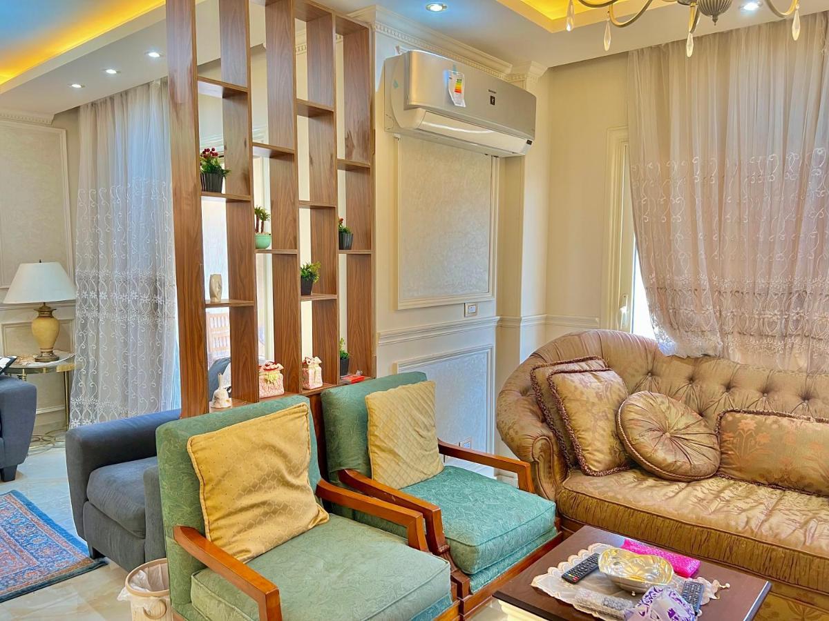 Ultra Luxury 3br With Pools ,sports ,dining In Gated Compound, Close To Sites Le Caire