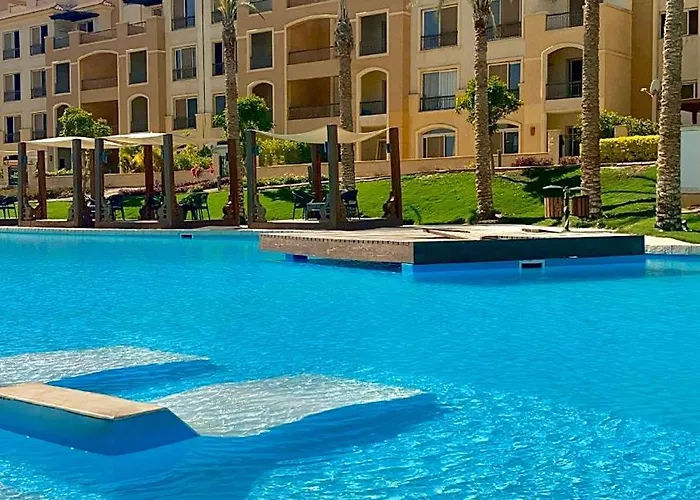 Ultra Luxury 3Br With Pools ,Sports ,Dining In Gated Compound, Close To All Sites